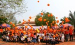 Đoàn đua giải xe đạp truyền hình TP.HCM trao tặng 200 triệu cho làng SOS Thừa Thiên Huế