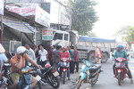 5 phương tiện dính chùm trên đường Bùi Văn Hòa hàng chục phương tiện kẹt cứng trên đường