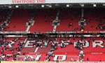 Sân Old Trafford sơ tán khẩn cấp vì chiếc túi xách nghi có bom