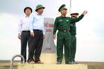Phó Thủ tướng Trương Hoà Bình thăm và tặng quà Bộ đội Biên phòng tỉnh Long An