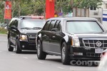 Đoàn xe hộ tống Tổng thống Obama tiến vào sân bay Tân Sơn Nhất