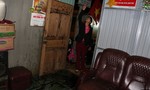 Nhà một cô giáo bị tấn công bởi “bom xăng” pha nhớt