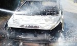 Xe ô tô bất ngờ bốc cháy khi đang lưu thông trên đường