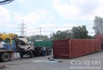 Tai nạn hy hữu giữa 2 container cách nhau 1km