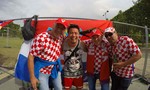 Cặp đôi đạo diễn Thanh Nhân - Wang Trần hào hứng đón Euro 2016 trên đất Pháp