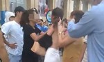 Nhóm phụ nữ đánh ghen, lột quần áo cô gái trẻ