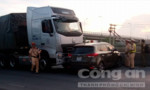 Xe container đâm xe ô tô 4 chỗ quay ngang khiến một người bị thương