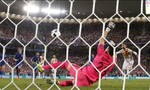 Thủ môn Croatia tiết lộ bí quyết cản phá quả phạt đền của Ramos