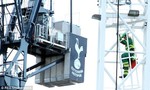 Tottenham đối diện án phạt nặng vì để người lạ vào công trường SVĐ doạ tự tử
