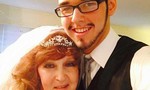 Cụ bà 71 tuổi cưới thiếu niên 17 gặp tại đám tang con trai