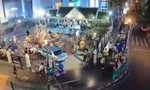 Xe 'điên' lao vào đền Erawan ở Bangkok, 6 người bị thương