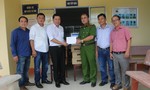 Báo Công an TP.HCM tặng 5 dàn máy vi tính cho Công an tỉnh Kiên Giang