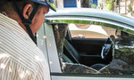 Đập vỡ kính xe ô tô trộm tài sản ở Sài Gòn