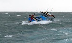 Cảnh sát biển vùng 3 cứu nạn một tàu cá gặp sự cố