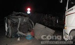 Hai container tông nát xe tải giữa đêm khuya, 2 người tử vong