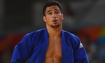 VĐV Judo khóc nức nở bên cạnh thùng rác sau thất bại tại Olympic