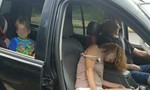 Sốc: Bố mẹ phê ma tuý trong xe ôtô, trước mặt con trai 4 tuổi