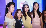 Hoa hậu Đỗ Mỹ Linh đẹp dịu dàng trong tà áo dài, gặp gỡ sinh viên