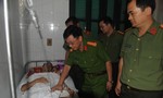 Thăm cán bộ chiến sĩ bị thương trong khi làm nhiệm vụ