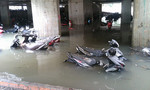 Hơn 1.000 xe máy 'chết chìm' trong hầm giữ xe ở Sài Gòn