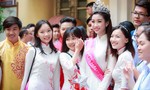 Hoa hậu Đỗ Mỹ Linh rạng rỡ về dự lễ khai giảng trường cũ