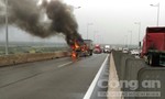 Xe container cháy ngùn ngụt trên cao tốc Long Thành – Dầu Giây