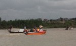 Lật thuyền trên sông, 2 người chết, 1 người mất tích