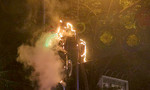 Đèn trang trí Tết trên đường phố Sài Gòn bốc cháy trong đêm