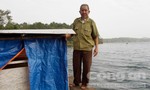 Cụ ông 76 tuổi ‘canh miệng hà bá’ trên Biển Hồ