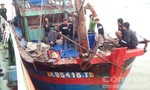 Giải cứu thành công 8 thuyền viên trên tàu cá gặp nạn