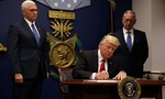 Tổng thống Trump ký sắc lệnh hạn chế người nhập cư