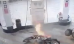 Xe máy bất ngờ bốc cháy khi đổ xăng
