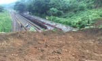 Mưa lũ khiến tuyến đường sắt Yên Viên – Lào Cai ùn tắc