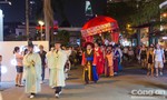 Người dân thích thú với các hoạt động văn hoá Hàn - Việt