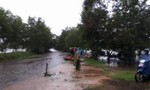 Đi làm về trong mưa lũ, một phụ nữ bị nước cuốn trôi
