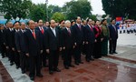 Lãnh đạo Đảng, Nhà nước đặt hoa tưởng niệm tại Tượng đài Lenin