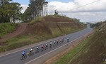 Chặng 4 giải xe đạp Truyền hình Bình Dương 2017: Đội đua TP.HCM chiếm ngôi đầu nội dung đồng đội