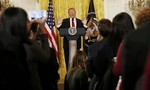 Trump dùng buổi họp báo đầu tiên để 'khẩu chiến' với truyền thông