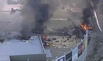 Máy bay rơi xuống trung tâm thương mại ở Australia