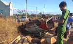 Va chạm với xe máy, một xe chở gỗ lật khiến 2 người chết