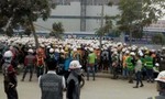 Công nhân Việt bị đánh, hàng ngàn người quây kín công ty Samsung
