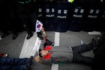 Biểu tình dữ dội sau quyết định phế truất tổng thống Hàn Quốc