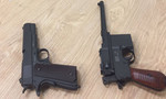 Hai khẩu súng trong kiện hành lý ở sân bay Tân Sơn Nhất