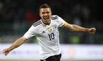 Podolski ghi bàn ngày giã từ tuyển quốc gia
