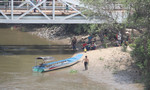 Tìm thấy thi thể bé trai mất tích khi tắm sông Sài Gòn