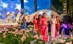 Đặc sắc đêm trình diễn áo dài tại Phố đi bộ Nguyễn Huệ
