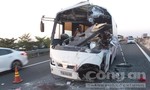 Xe khách tông xe tải trên đường cao tốc khiến 6 người thương vong