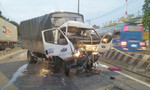 Xe tải tông xe container dừng ở làn ô tô, 1 tài xế thiệt mạng