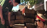 Quảng Ngãi: Bắt ô tô chở gỗ lậu còn chạy tiền thoát tội
