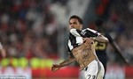 Juventus vào chung kết nhờ tuyệt phẩm của Dani Alves